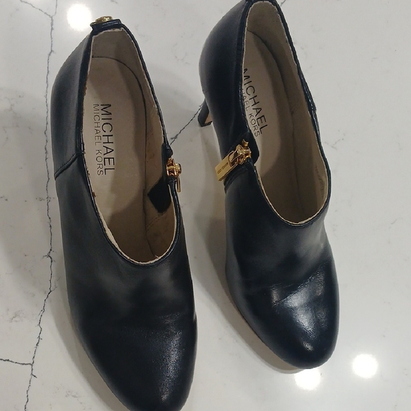 Michael Kors Black Leather Heels Sz7 Gentle Used - Picture 6 of 10